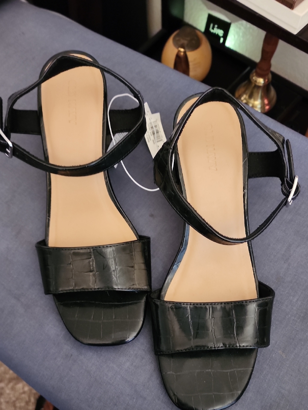 NWT Old NAVY Black Croc-Embossed Ankle-Strap Sandals Size 9 - Women